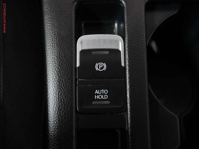 Volkswagen Passat (2016) 1.6TDi, LED, TZ, park.čidla - fotka 17 z 21