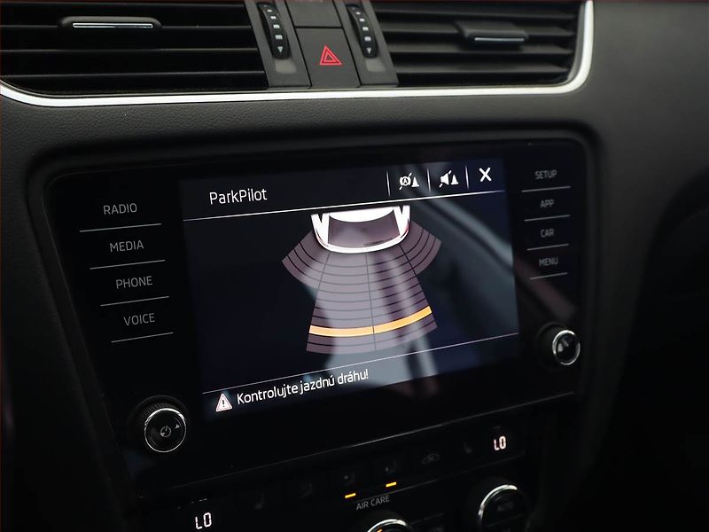 Škoda Octavia (2017) 1.6 TDI, Xenony, Tempomat - fotka 20 z 20
