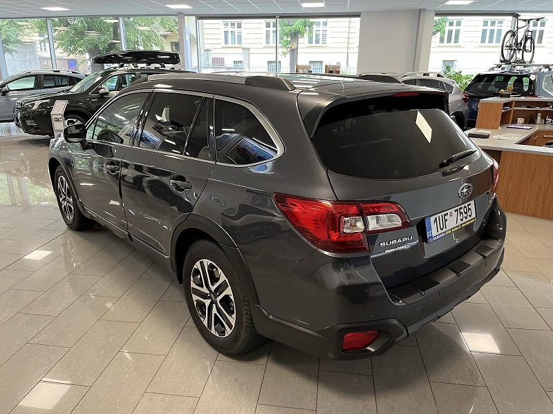 Subaru Outback 2.5i Comfort ES Lineartronic - fotka 3 z 43