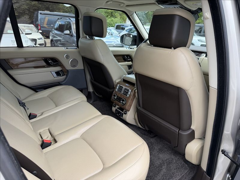 Land Rover Range Rover 4,4 V8 Autobiography - fotka 28 z 31