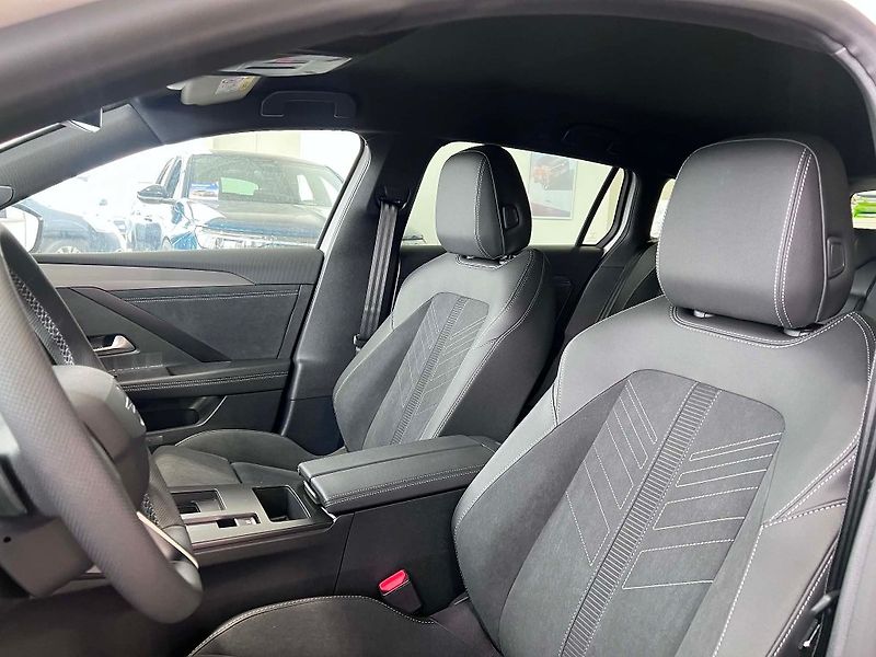 Opel Astra (2026) ST GS 1.5 BlueHDi 130k EAT8 - fotka 11 z 26