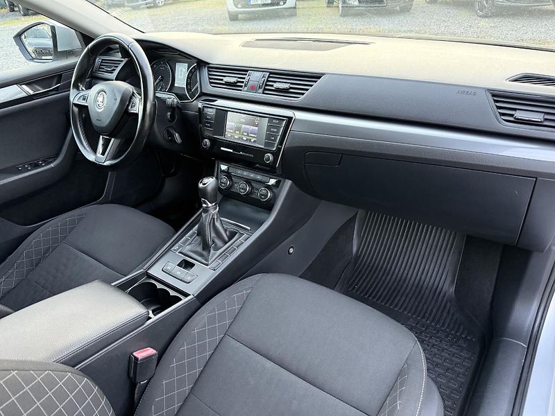 Škoda Superb 1.6TDi Ambition 88kW ČR - fotka 10 z 19