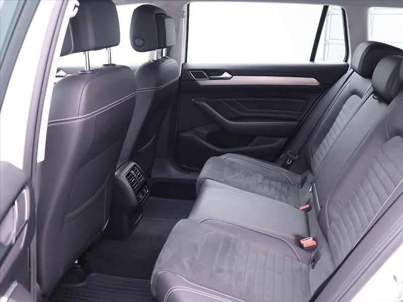 Volkswagen Passat 2,0 TSI 206kW CZ 4x4 DSG DPH - fotka 14 z 32