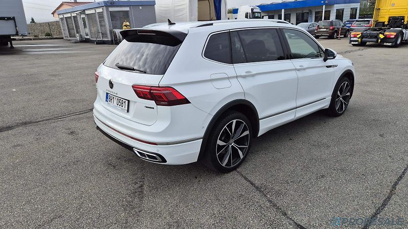 Volkswagen Tiguan R-LINE 4MOTION 2.0 TDI - fotka 7 z 19