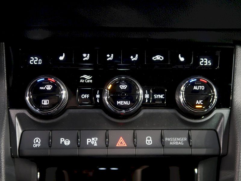 Škoda Karoq (2026) SPORTLINE 2.0TSI 140KW 4x4 DSG - fotka 33 z 44