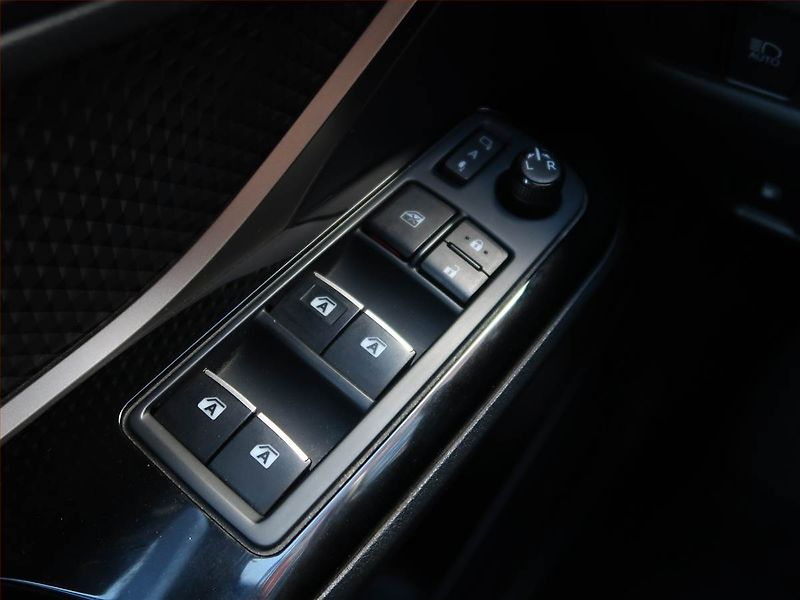 Toyota C-HR (2019) 1.8 Hybrid - fotka 18 z 18
