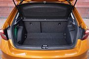 Malý vůz s automatem do půl milionu - Škoda Fabia zavazadelník.