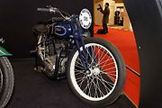 Motocykl Peugeot 515, pochopitelně upravený, si připsal několik rychlostních rekordů. S běžným modelem se setkali také naši zahraniční vojáci během II. sv.. války ve Francii.