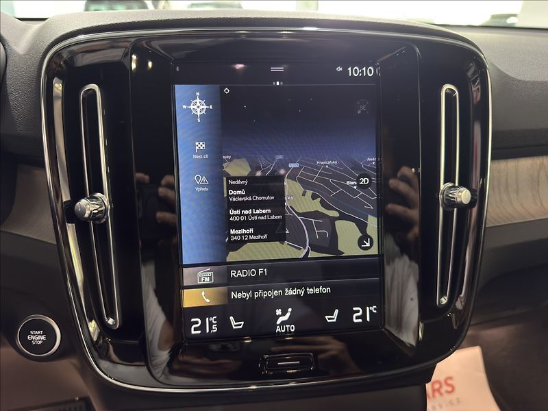 Volvo XC40 2,0   B4 AWD MOMENTUM DPH - fotka 15 z 35