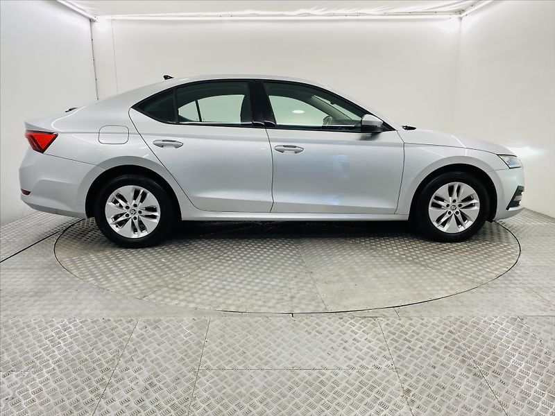 Škoda Octavia 2,0 TDI 85 kW Ambition - fotka 24 z 26