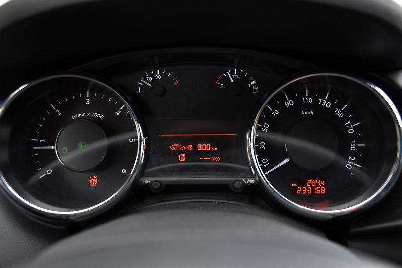 Peugeot 3008 2.0 HDi 6st,DKLIMA,TEMP,TZ,ALU - fotka 13 z 37