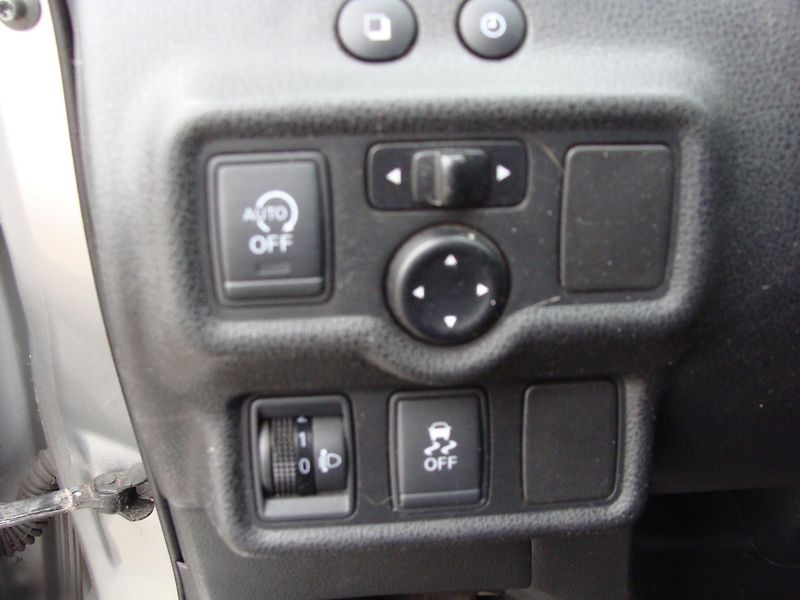Nissan Note 1.5 DCi, 66 kW, klimatizace - fotka 17 z 23