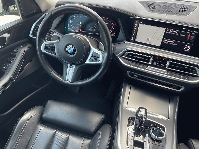 BMW X5 (2019) xDrive 40i AT 340k - fotka 12 z 28