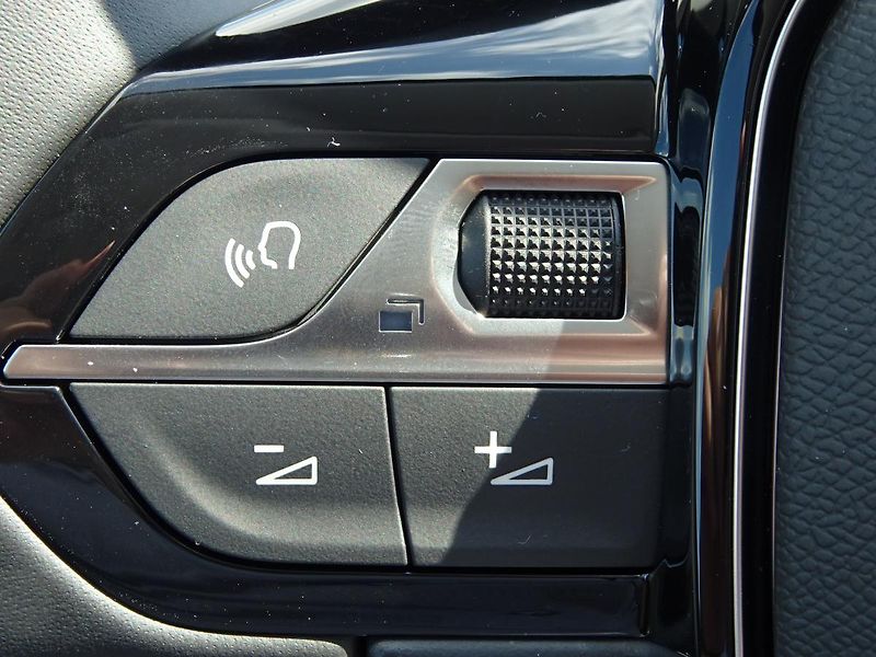 Peugeot 3008 (2023) ALLURE PACK 1.5 BHDi 130 EAT8 - fotka 22 z 49