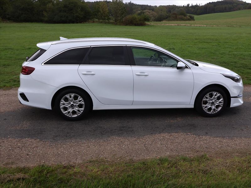 Kia Ceed 1,5 T-GDI 117kW DCT TOP DPH CZ - fotka 8 z 29