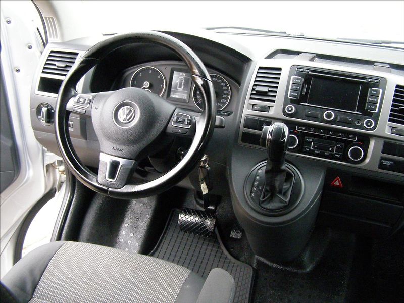 Volkswagen Caravelle 2,0   LONG  DSG po servisu 103 - fotka 24 z 38