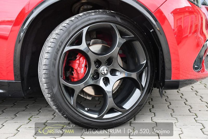 Alfa Romeo Stelvio 2.2 D154kW Veloce AT8-Q4 - fotka 50 z 56