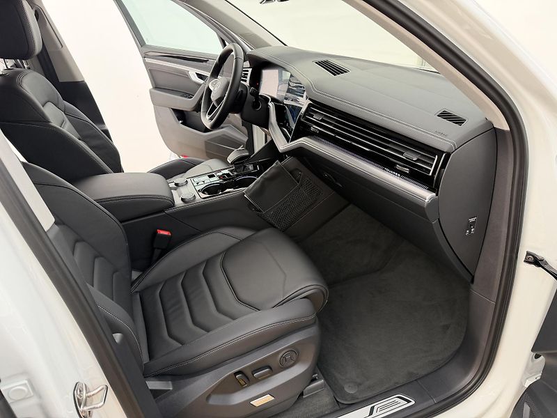 Volkswagen Touareg 3.0Tdi*1-MAJ*DPH*ELEGANCE* - fotka 19 z 45