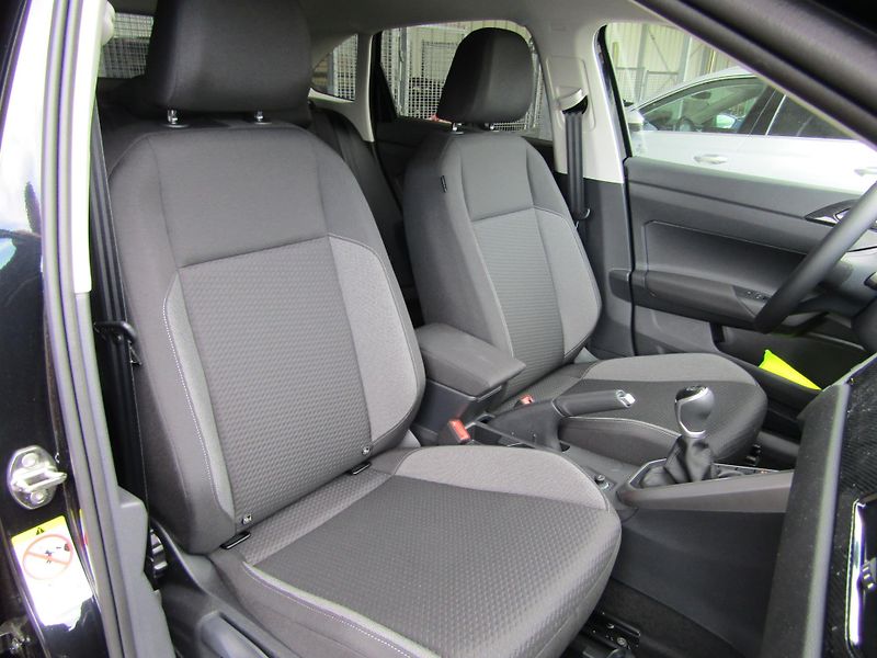 Volkswagen Taigo People 1,0 TSI 70 kW 5G - fotka 28 z 30
