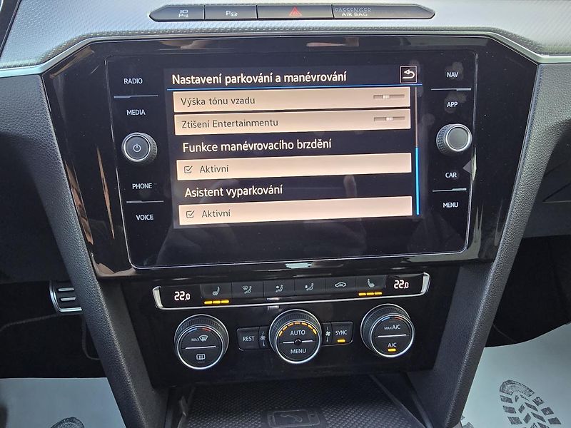 Volkswagen Arteon R-LINE 200kW KŮŽE NAVI KAMERA - fotka 26 z 49