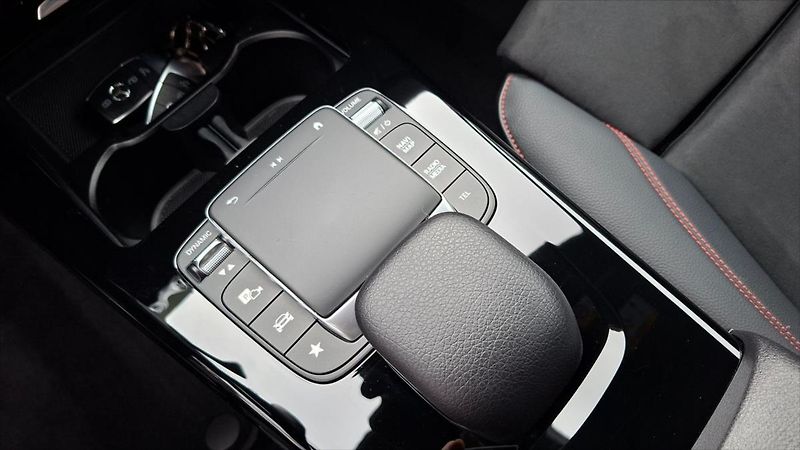 Mercedes-Benz CLA 200 AMG 120 KW DPH ČR - fotka 15 z 21