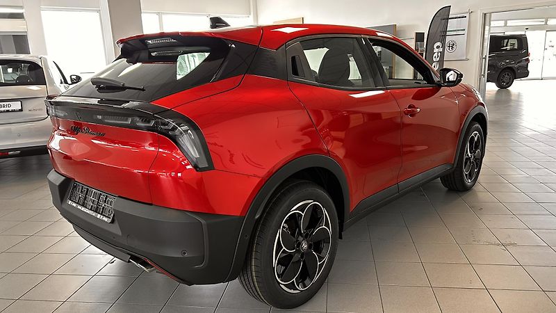 Alfa Romeo Junior 1.2T 145k Ibrida - fotka 4 z 14
