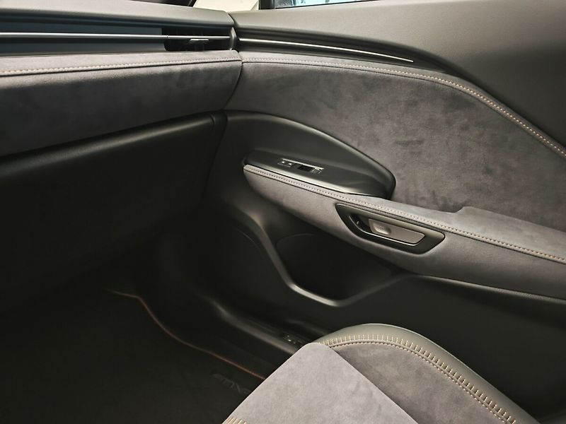 Lexus LBX COOL ADVANCED - fotka 34 z 42