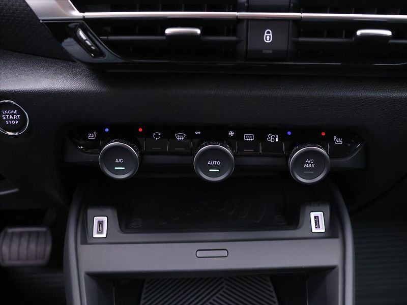 Citroën C4 1,2 PT 96kW Shine Aut Kůže HUD - fotka 28 z 38