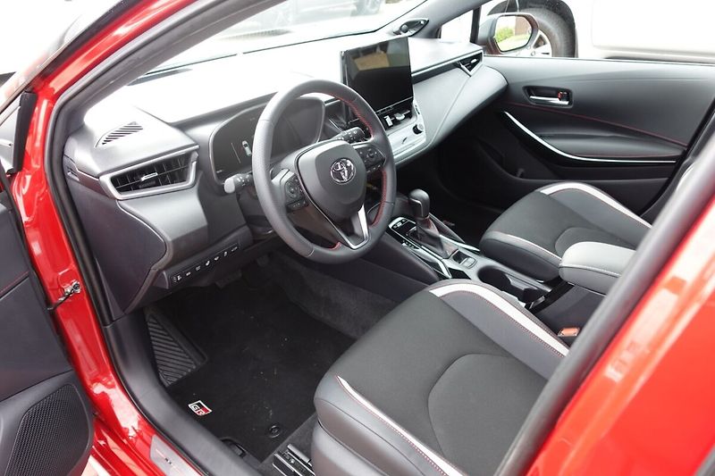 Toyota Corolla 2,0 HEV GR SPORT JBL - fotka 11 z 33
