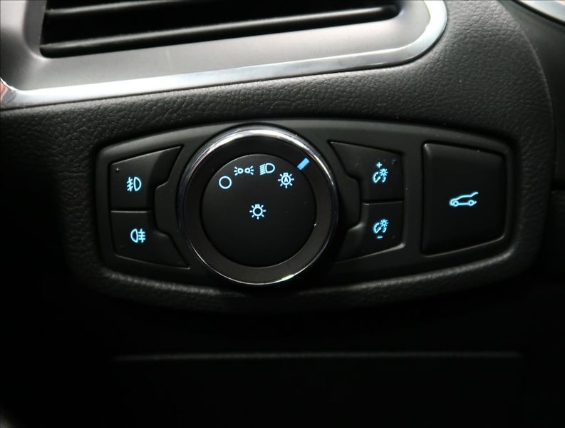 Ford S-MAX 2,0 EcoBlue NAVI KAMERA VÝHŘEV - fotka 23 z 46