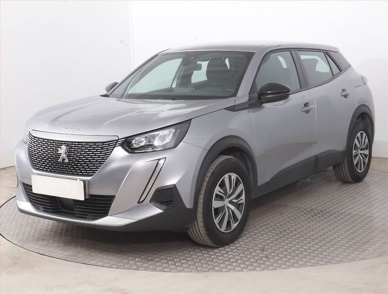 Peugeot 2008 (2023) Active Pack 50 kWh, SoH 97% - fotka 2 z 18