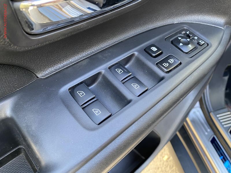 Mitsubishi Outlander (2019) 2.0MiVEC, AT, +ALU, navi, TZ - fotka 13 z 17