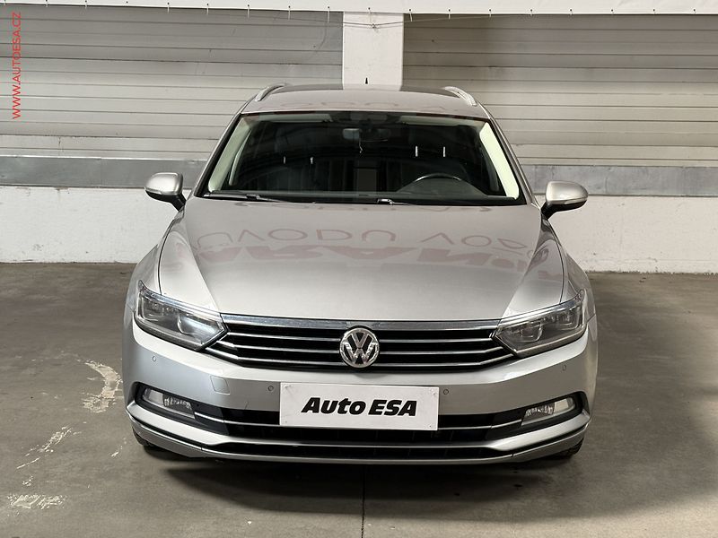 Volkswagen Passat (2016) 2.0 TDI, LED, masáž - fotka 2 z 14