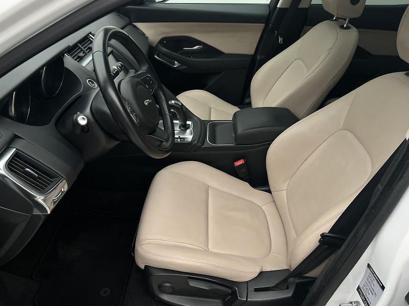 Jaguar E-Pace P250 AWD AUT - fotka 3 z 44
