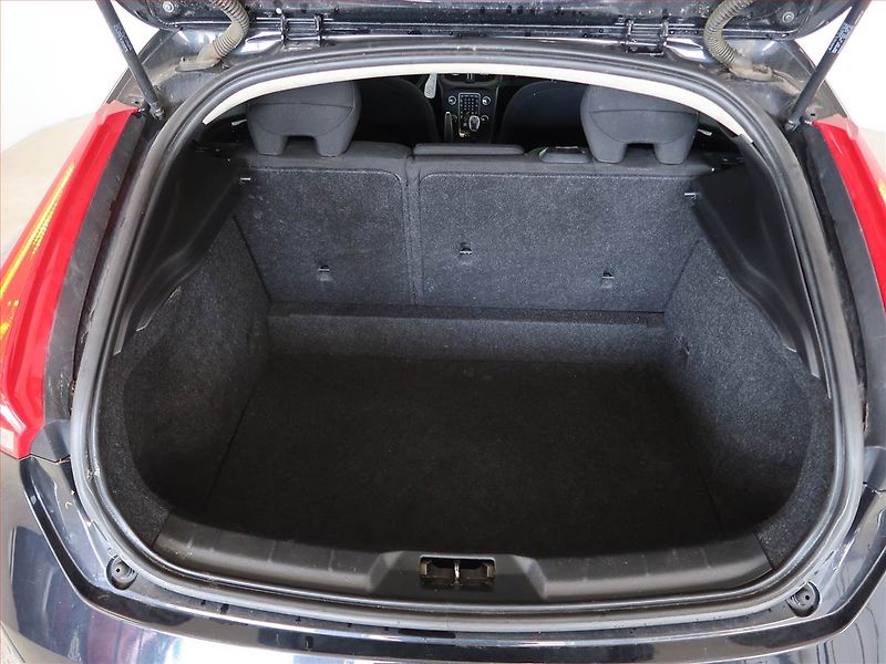 Volvo V40 (2014) 1.6 D2, Serv.kniha, Navi - fotka 13 z 14