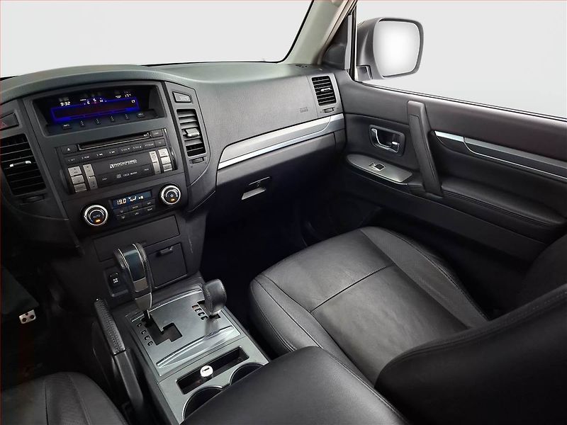 Mitsubishi Pajero (2007) 3.2 DI-D, 4X4, Automat - fotka 8 z 18