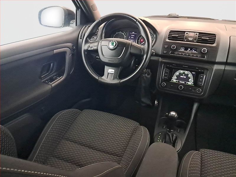 Škoda Fabia (2010) RS 1.4 TSI, Automat, Navi - fotka 7 z 17