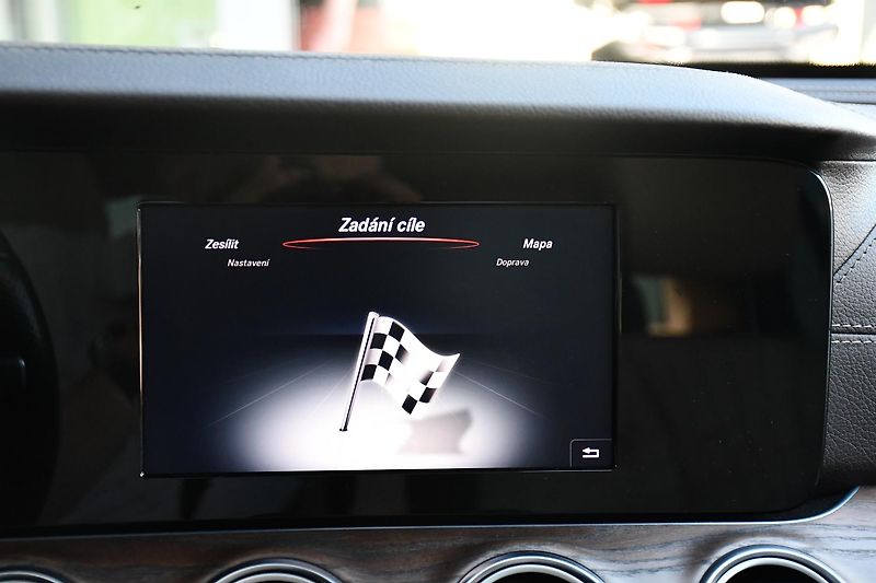 Mercedes-Benz Třídy E 350d - fotka 30 z 42