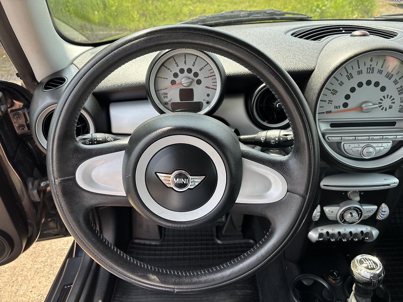 Mini Cooper 1.4i ONE - fotka 16 z 20