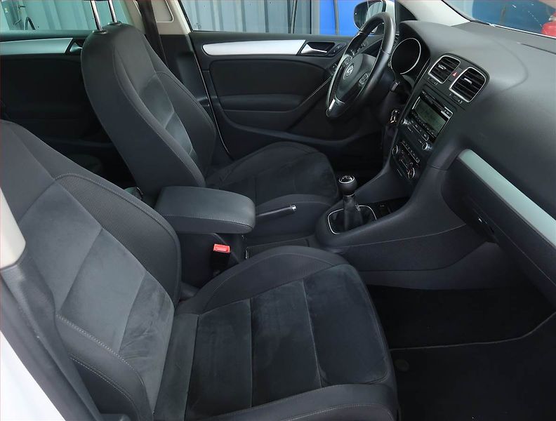 Volkswagen Golf (2012) R-Line 1.6 TDI, Tempomat - fotka 9 z 19