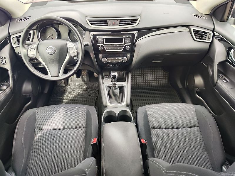 Nissan Qashqai 1.6 Dig-T/120kW Acenta - fotka 12 z 29