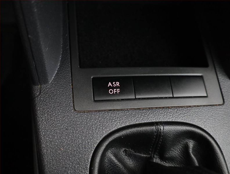 Volkswagen Caddy (2010) Maxi 1.9 TDI, 5Míst - fotka 12 z 14