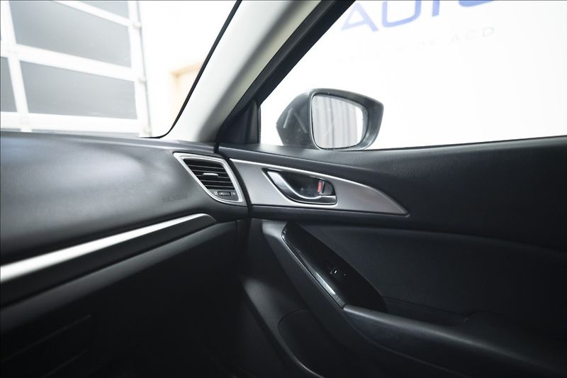 Mazda 3 2,0 SKYACTIV NAVI TAŽNÉ ČR - fotka 30 z 38