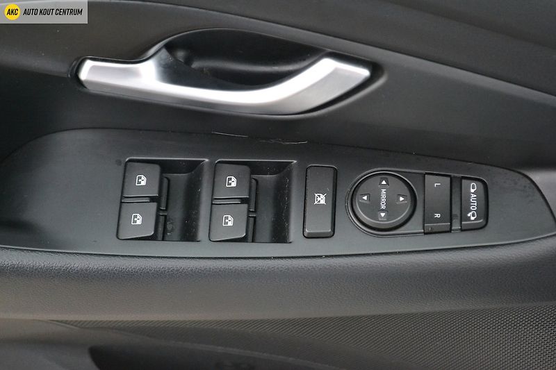 Hyundai i30 WG 1,5I MT COMFORT ALU16 - fotka 35 z 44