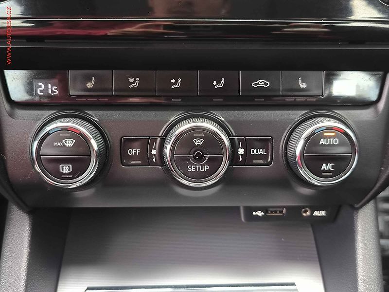 Škoda Octavia (2013) 1.6 TDi, DSG, park.čidla - fotka 15 z 23