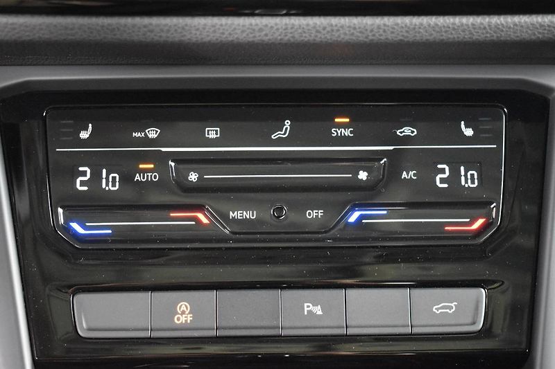 Volkswagen Touran (2023) 2.0TDI 110kW Panorama,DSG - fotka 23 z 24