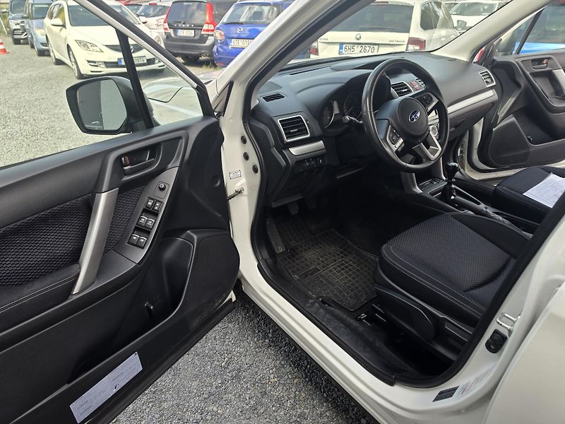 Subaru Forester 2.0 i AWD TZ Kamera  - fotka 12 z 19