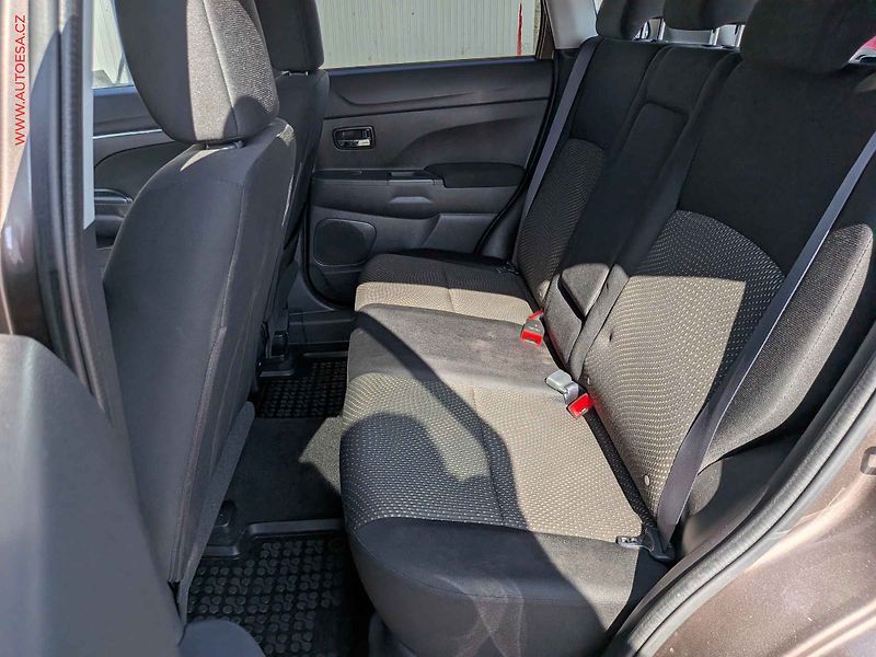 Mitsubishi ASX (2015) 1.6MIVEC, 1.maj, AC, park - fotka 11 z 14