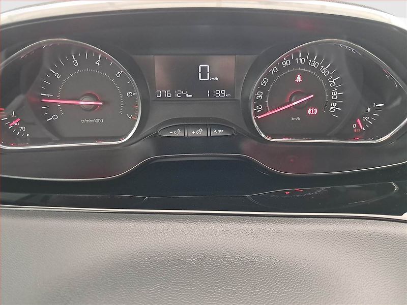 Peugeot 208 (2015) 1.2 PureTech, ČR,1.maj - fotka 11 z 15