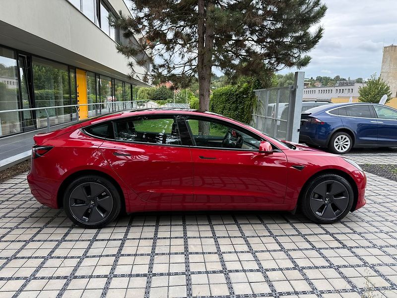 Tesla Model 3 Long Range AWD - fotka 39 z 40